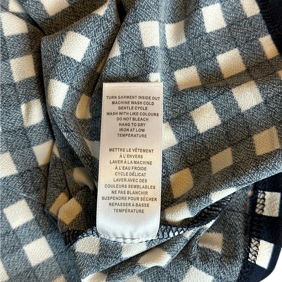 NWT Cleo Petites navy/white sleeveless stretch knit pullover V-front top - Picture 9 of 9